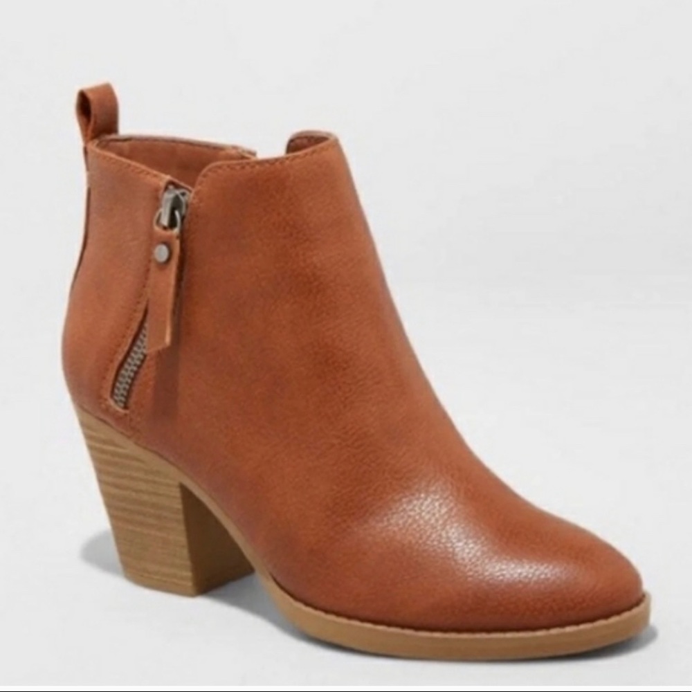 Universal thread booties 7.5